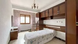 Gran oportunidad para familias en Zaragoza: se vende piso de cuatro habitaciones con terraza en el centro por 210.000 euros