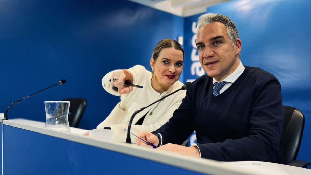 Marga Prohens y Elías Bendodo ayer en Palma.