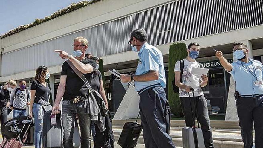 Llegada de turistas al aeropuerto de Palma tras el fin del estado de alarma.