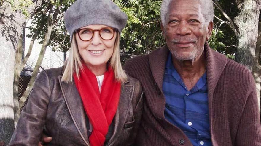 Diane Keaton y Morgan Freeman en una escena de la película &quot;Ático sin ascensor&quot;.