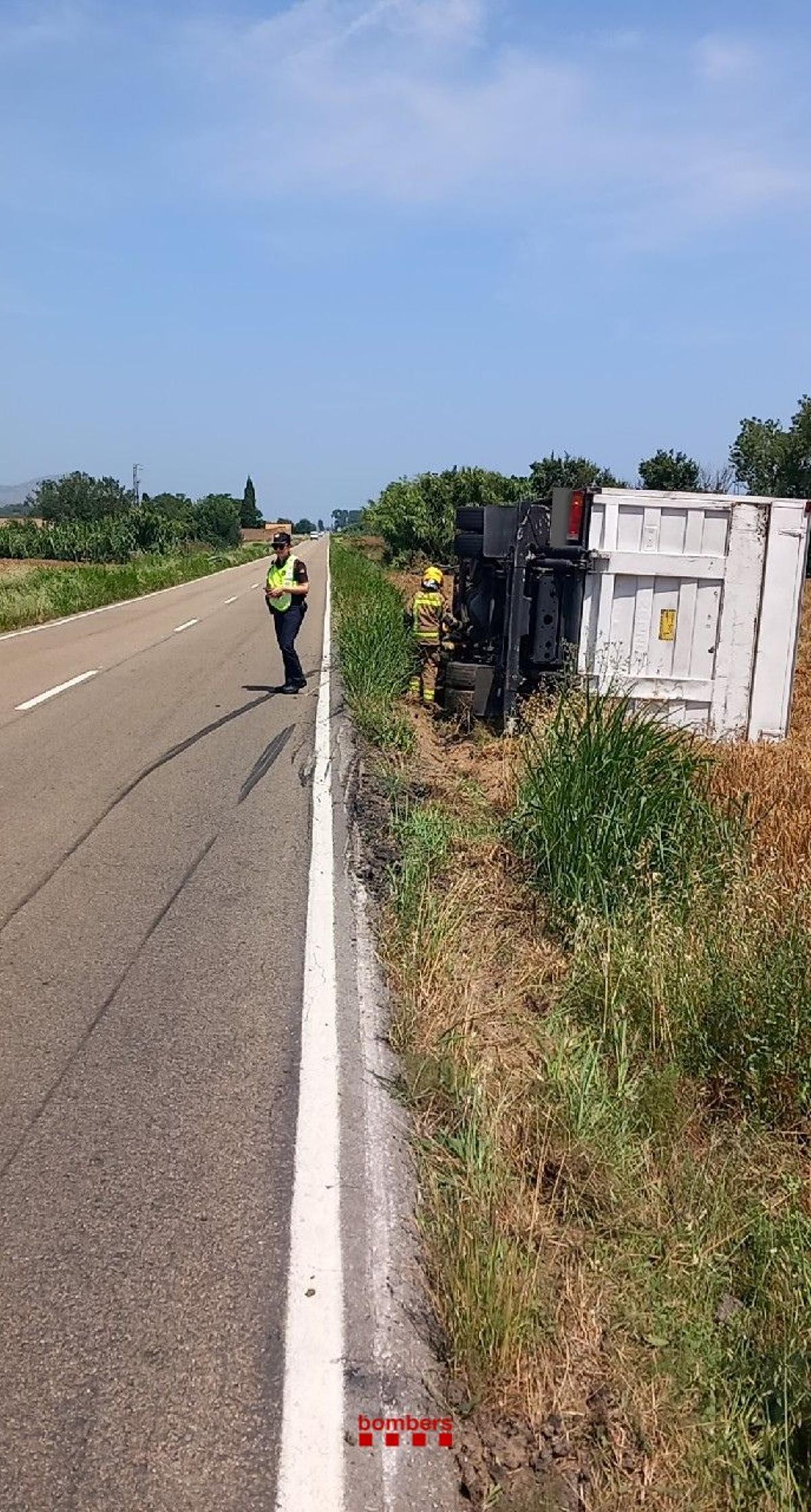 El camió bolcat a Parlavà