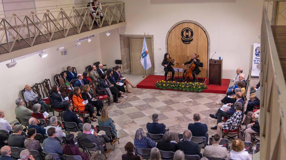 Carlos García Amigo e Blanca Bello Sobral, o dúo de corda, durante a súa actuación no museo