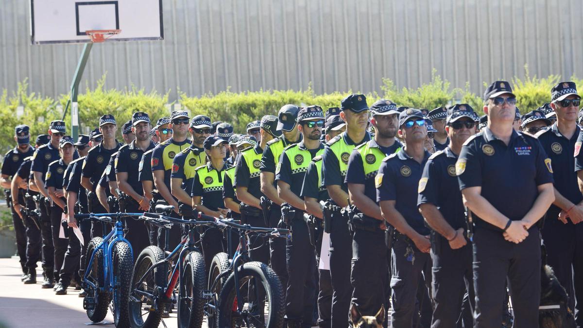 Agentes de la Policía Local de Elche, en un acto del Día del Patrón