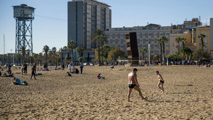 Quatre detinguts per una agressió sexual a una dona a la platja a Barcelona