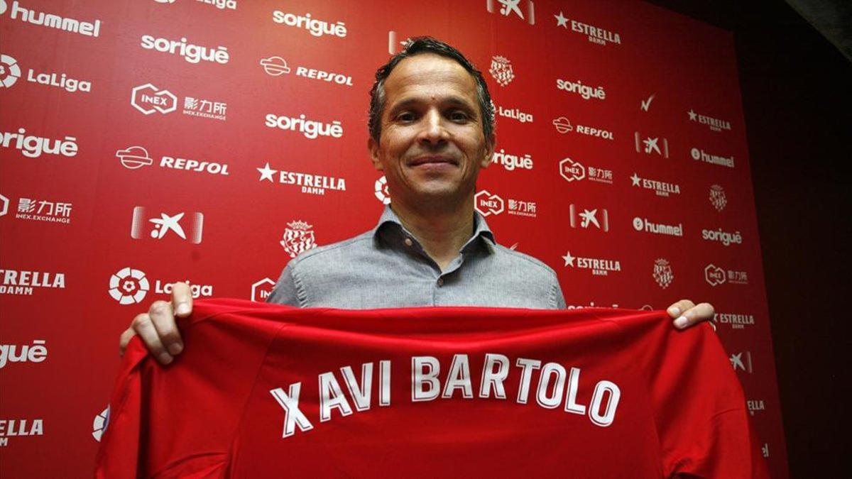 Xavi Bartolo, posando como nuevo técnico del Nàstic