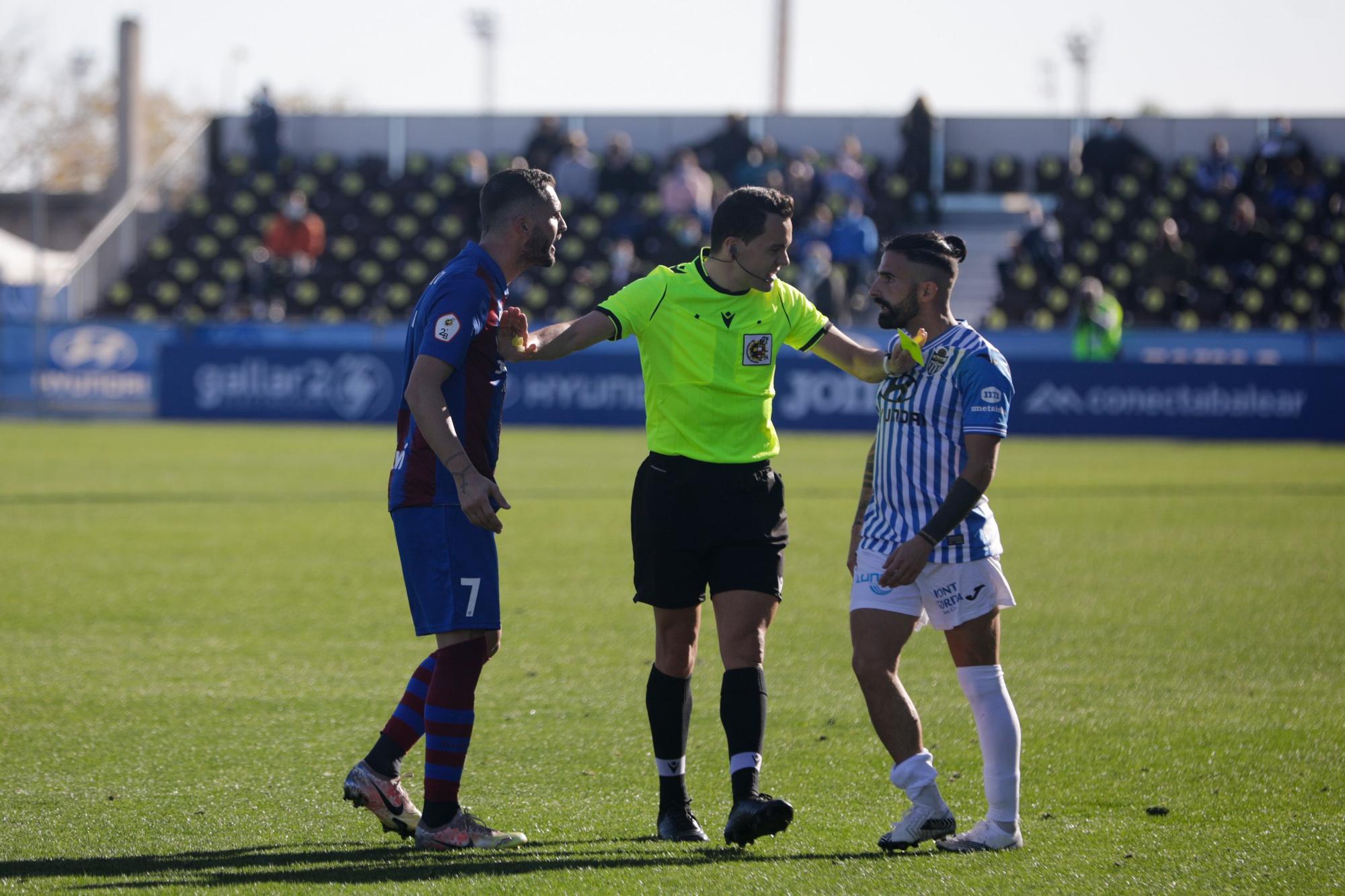 El Poblense logra su primera victoria a costa del Atlético Baleares