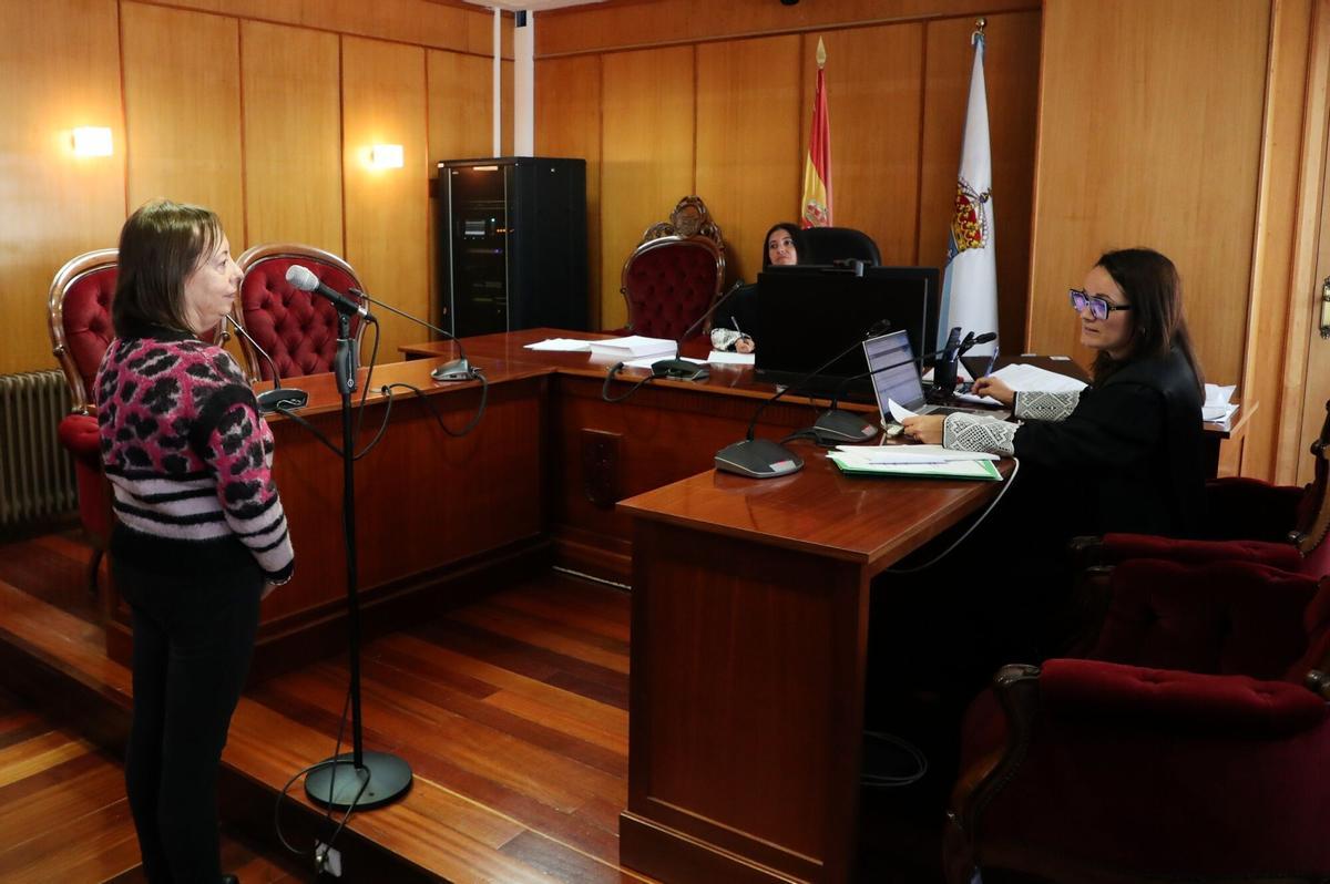 La primera demanda partió de Carmen Mendiguchía, nieta de Miguel Mendiguchía, capitán de Infantería de Marina retirado.