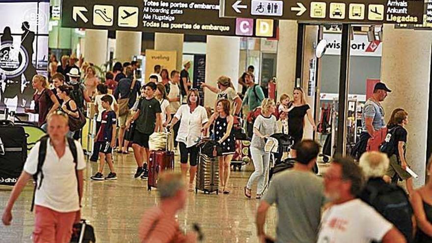Aena prevé 7.000 vuelos en el aeropuerto de Mallorca en Pascua, 800 menos que en 2022
