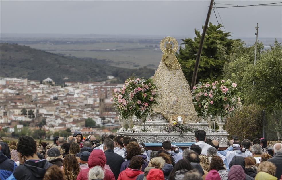 La procesión de Bajada de la Virgen de la Montaña, patrona de Cáceres