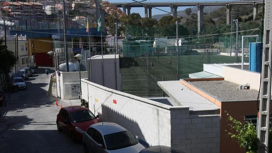 Un campo de fútbol con música de fondo en Málaga