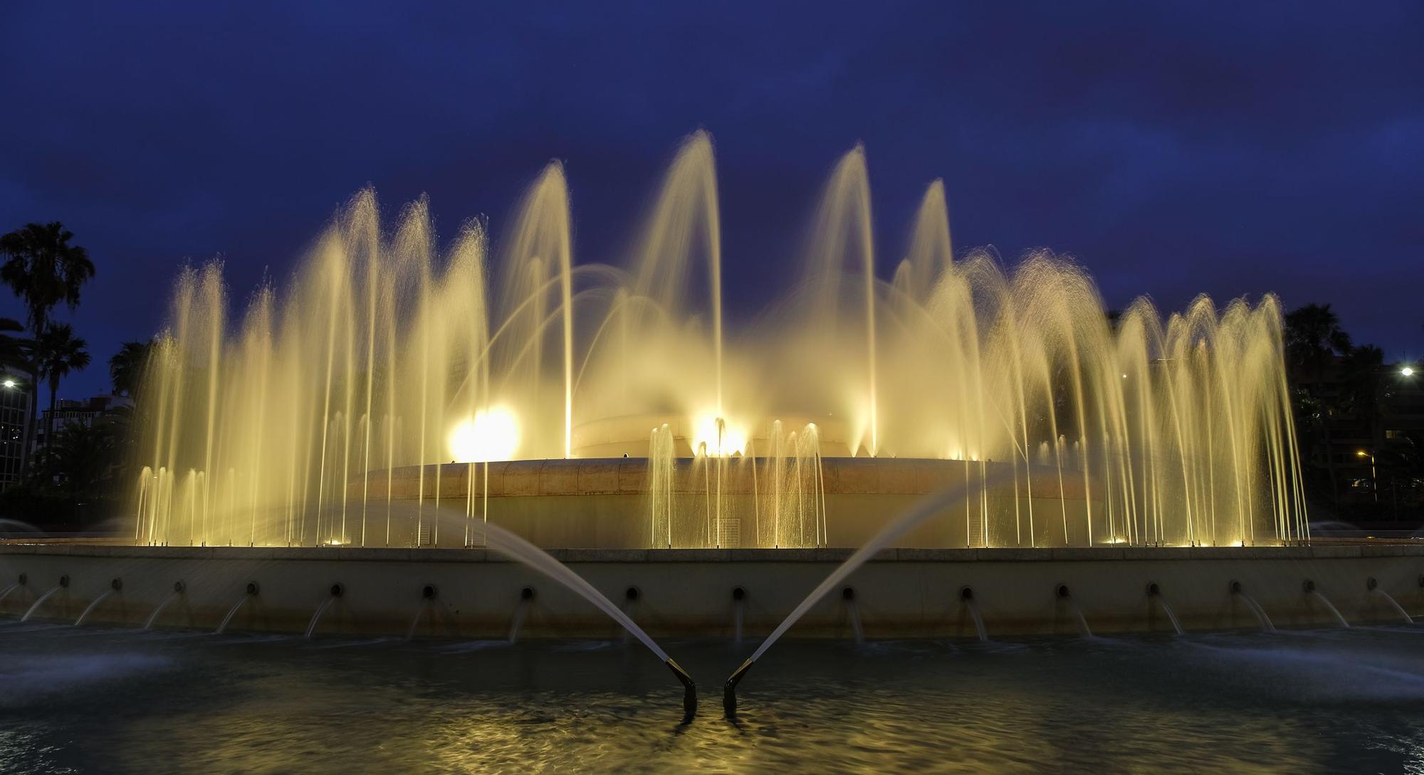 Espectáculo de luces en la Fuente Luminosa