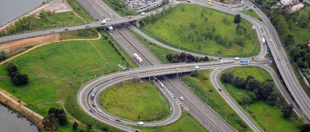 Aspecto actual del nudo Norte de la AP-9, cuya remodelación tramita Fomento.