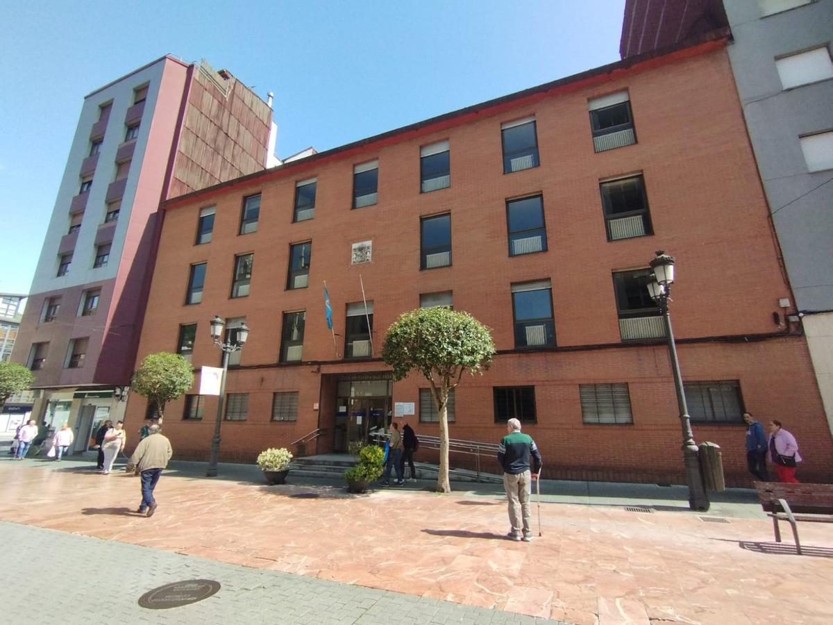 El edificio que acogía los juzgados en la calle Dorado.