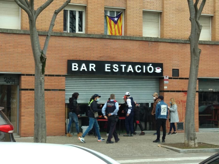 Desplegament de mossos al parc Central de Girona.