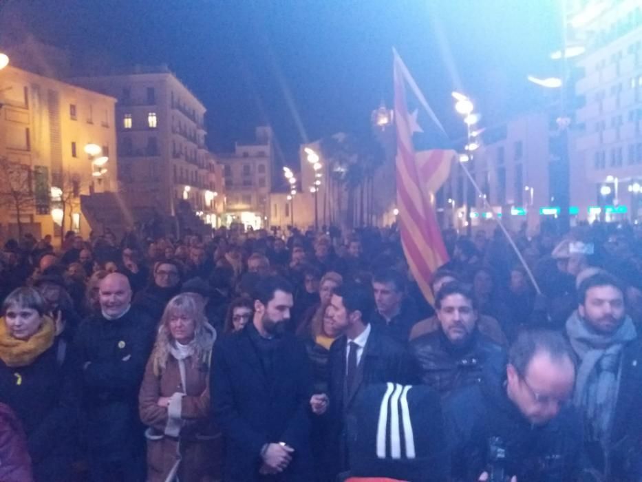 Concentració d'alcaldes a Girona per les detencions.
