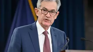 La Fed debate retrasar la primera bajada de tipos por la resistencia de la inflación estadounidense