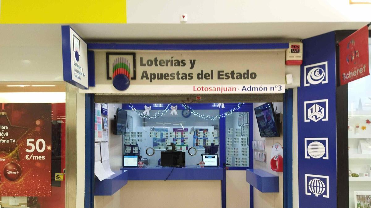 Administración ubicada en el centro comercial Carrefour de Sant Joan