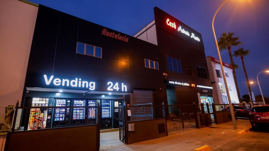 Cash Antonio Marín abre una tienda de autoservicio para el día y la noche