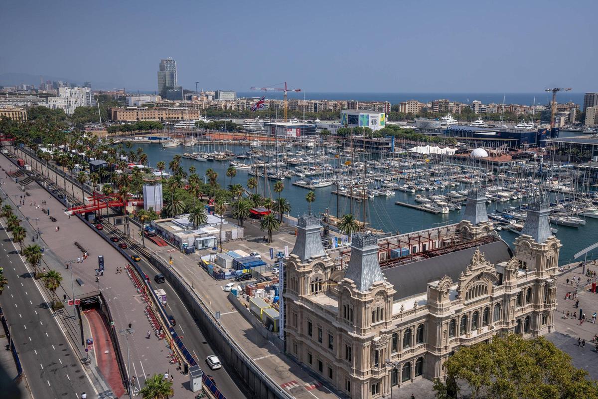 Mall de la Fusta with a racing village of 25,000 square meters.