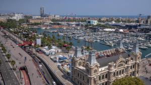 El Moll de la Fusta con el Race Village que ocupa 25.000 metros cuadrados.