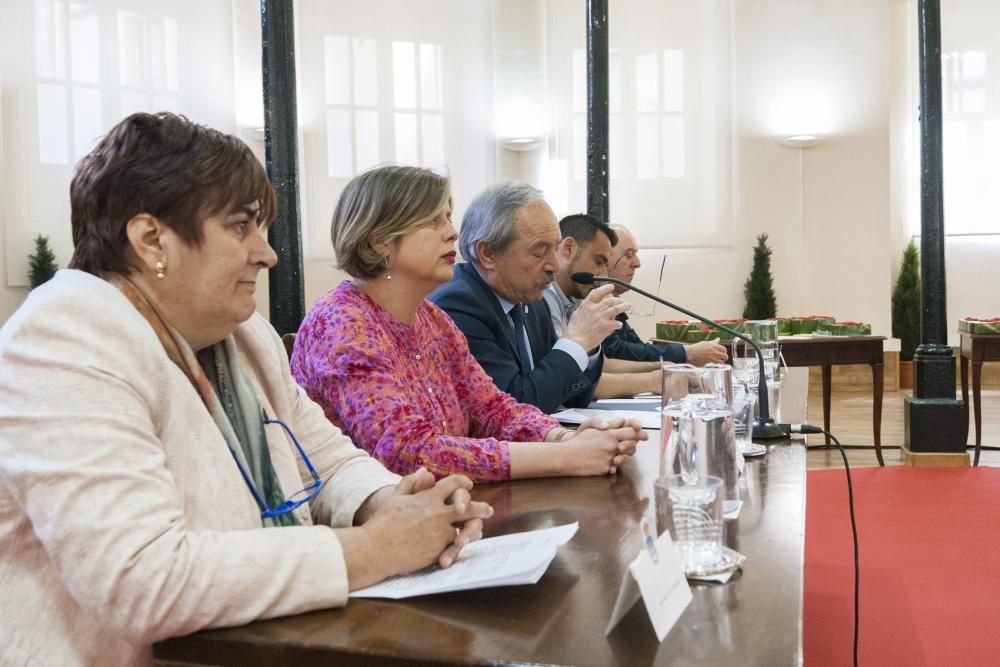 Homenaje a 47 funcionarios del Ayuntamiento de Oviedo