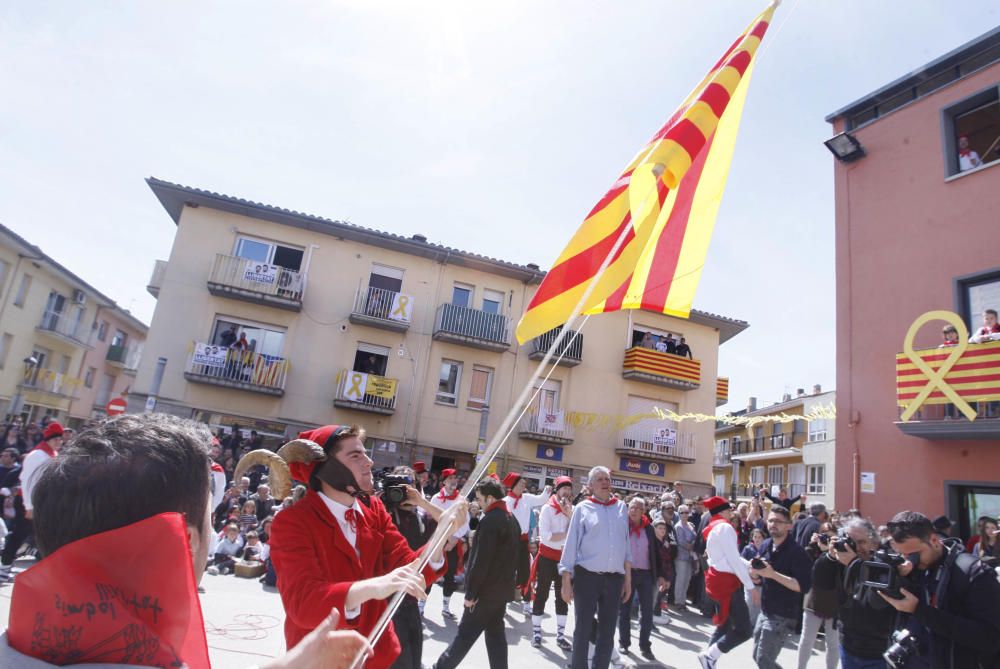 Cornellà del Terri celebra la plantada de l'Arbre i el Ball del Cornut