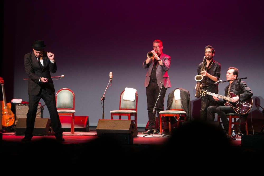 El cantante cantó sus temas más conocidos y presentó los que compondrán su nuevo trabajo