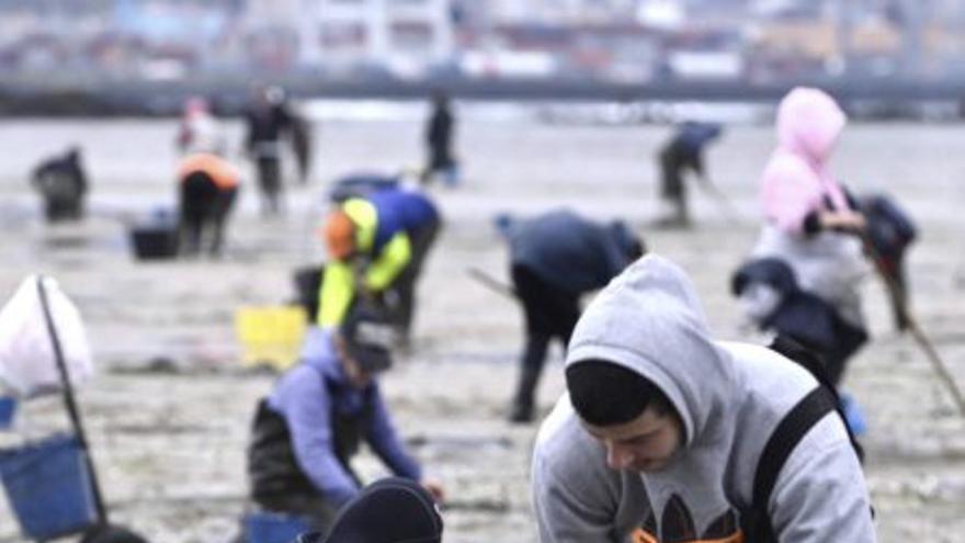 La Xunta pide «compromiso» a las cofradías para recuperar sus bancos