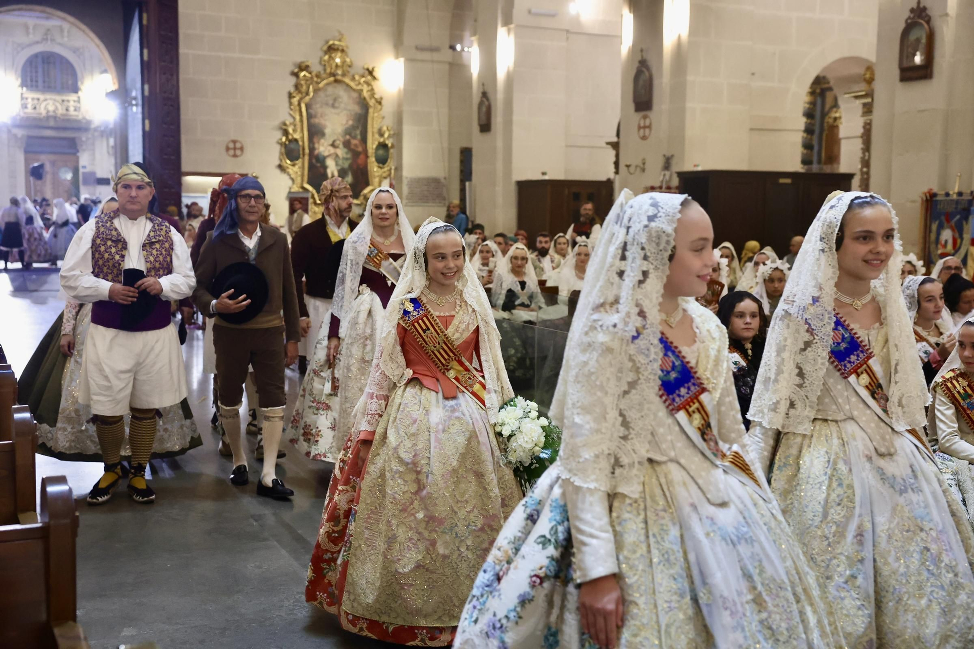Primera jornada de Ofrenda de las Hogueras de Alicante