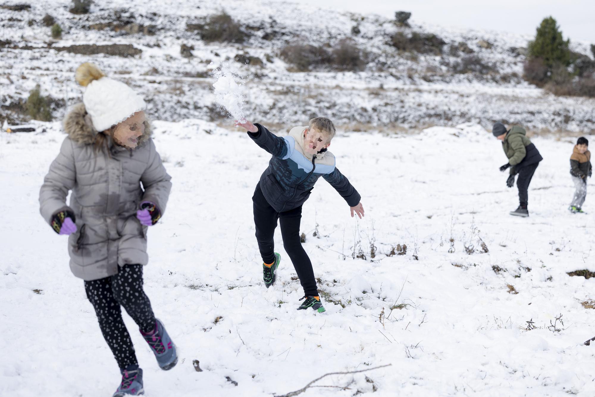 El temporal trae la nieve al interior de Castellón