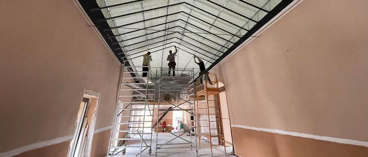 La recuperación del antiguo Teatro Liceo del Palau de Betxí finalizará este mes.