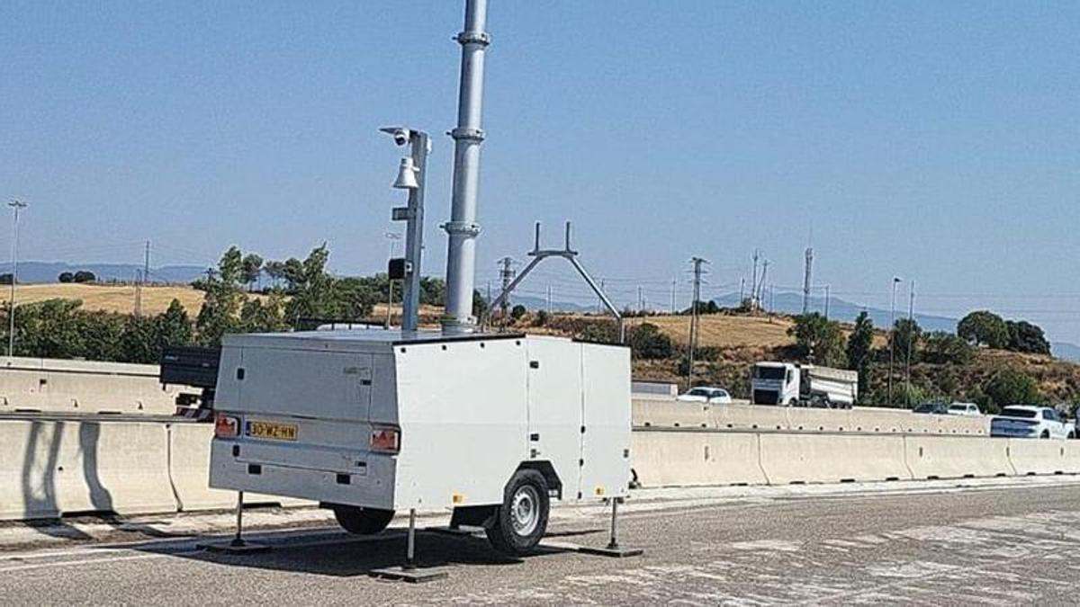 Un dels carros radar equipats amb càmara amb intel·ligència artificial presentats ahir per Trànsit