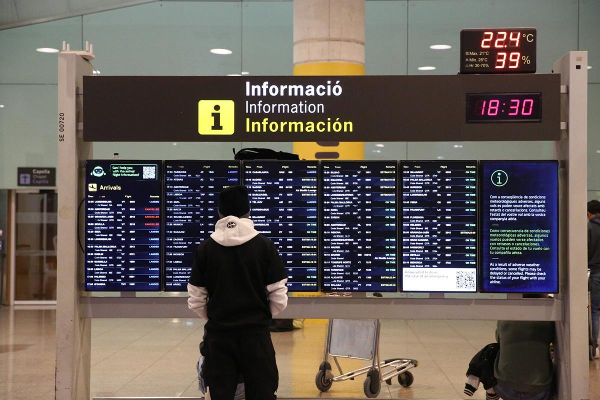El temporal de fuertes lluvias en Barcelona y resto de Catalunya ha provocado al menos 47 cancelaciones y dos desvíos de vuelos, además de numerosos retrasos en el aeropuerto de Barcelona-El Prat