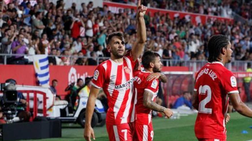 Stuani celebra un dels seus dos gols contra el Celta a Montilivi (3-2).