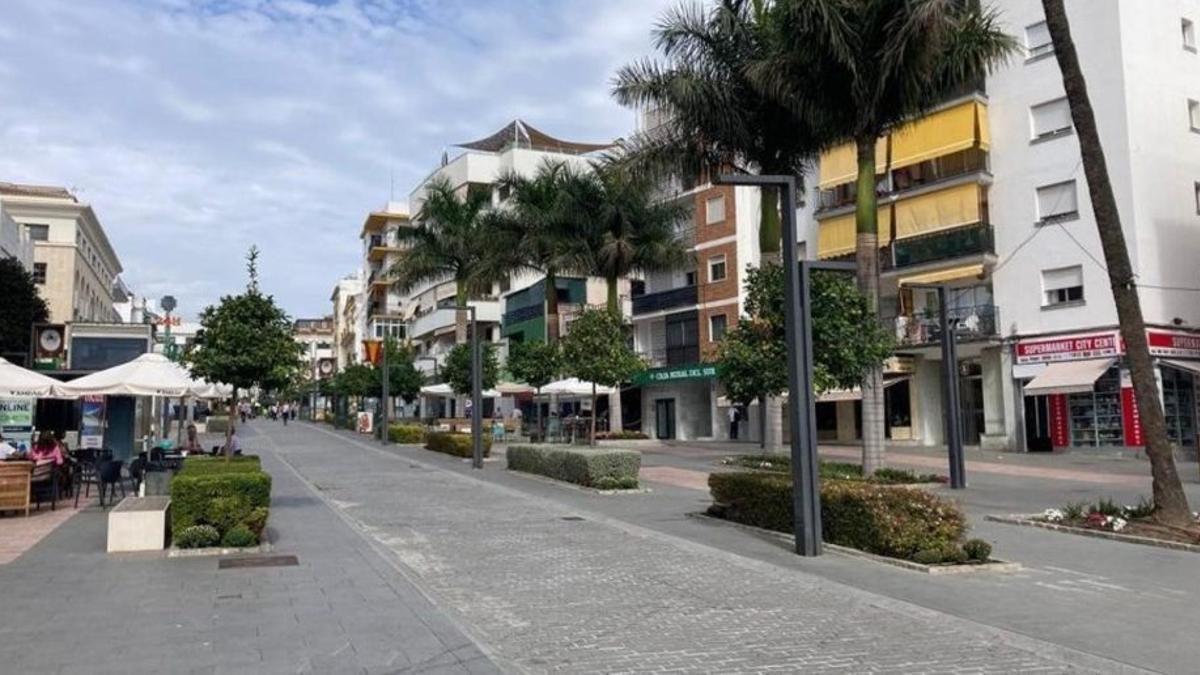 La avenida Marqués del Duero, en el centro de San Pedro Alcántara.