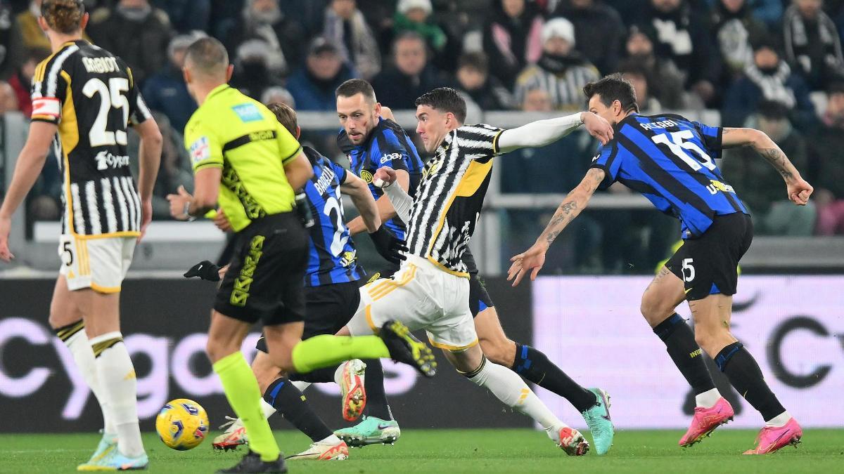 Vlahovic en un lance del partido ante el Inter