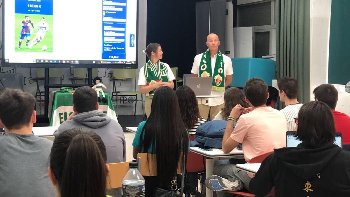 Los alumnos del IES Severo Ochoa entrevistan a los responsables de la operadora de turismo deportivo Euro Tour Guide