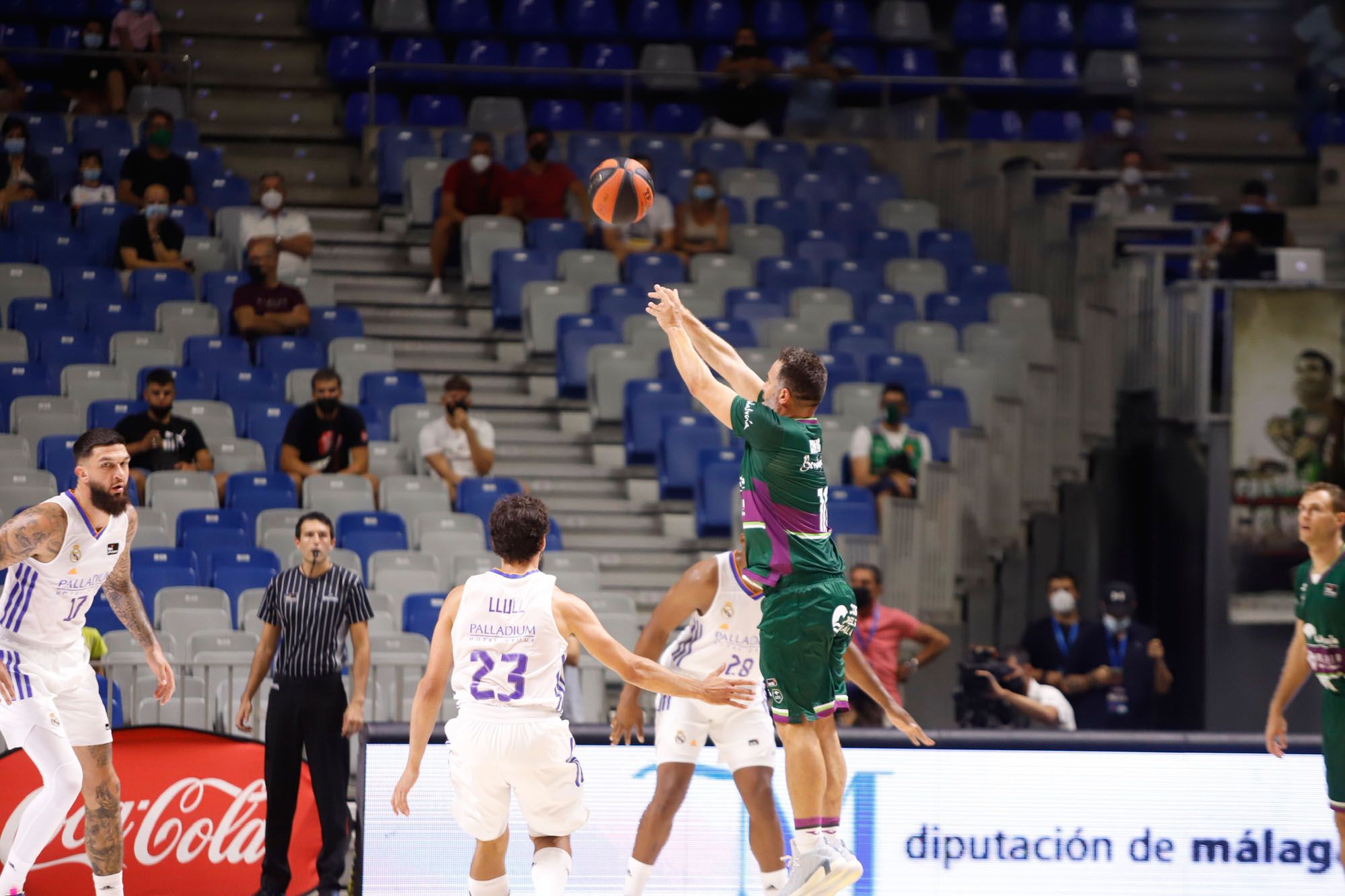 Carlos Cabezas juega su último partido con el Unicaja en el Carpena