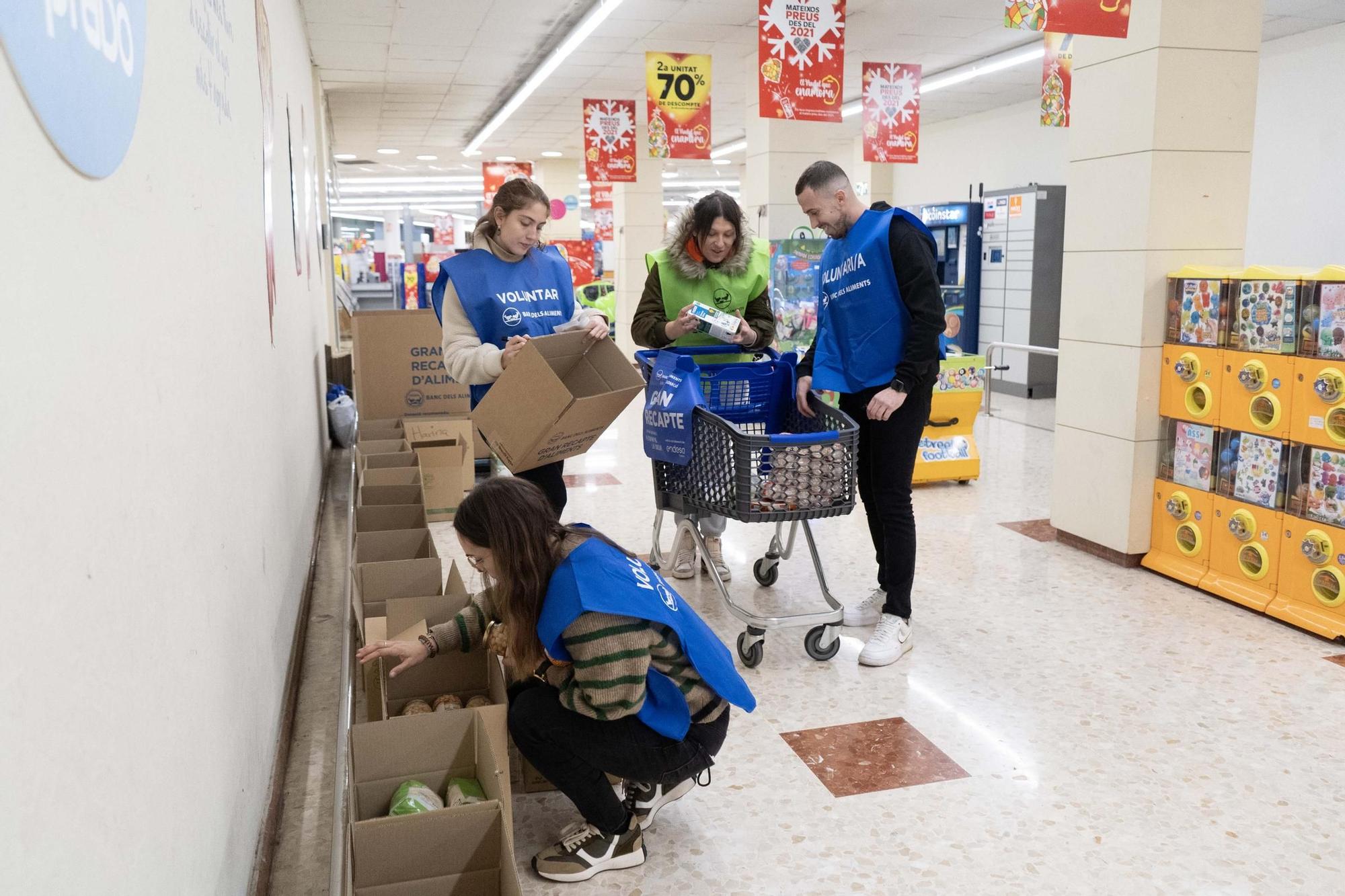 El Gran Recapte d'Aliments en supermercats de Manresa, en imatges