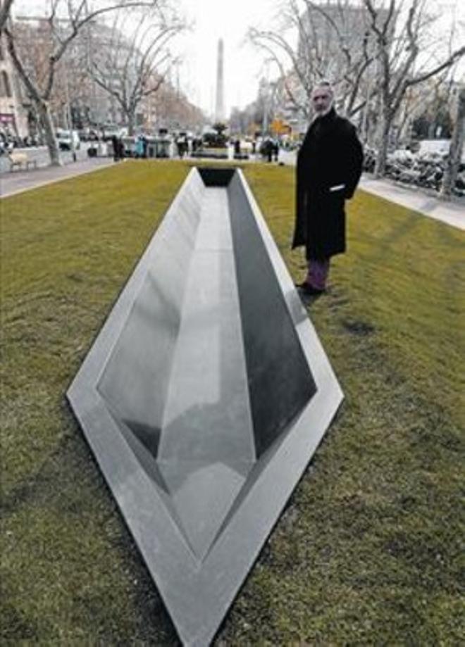 Frederic Amat, su ’Solc’ y el obelisco al fondo, ayer, en los Jardinets.