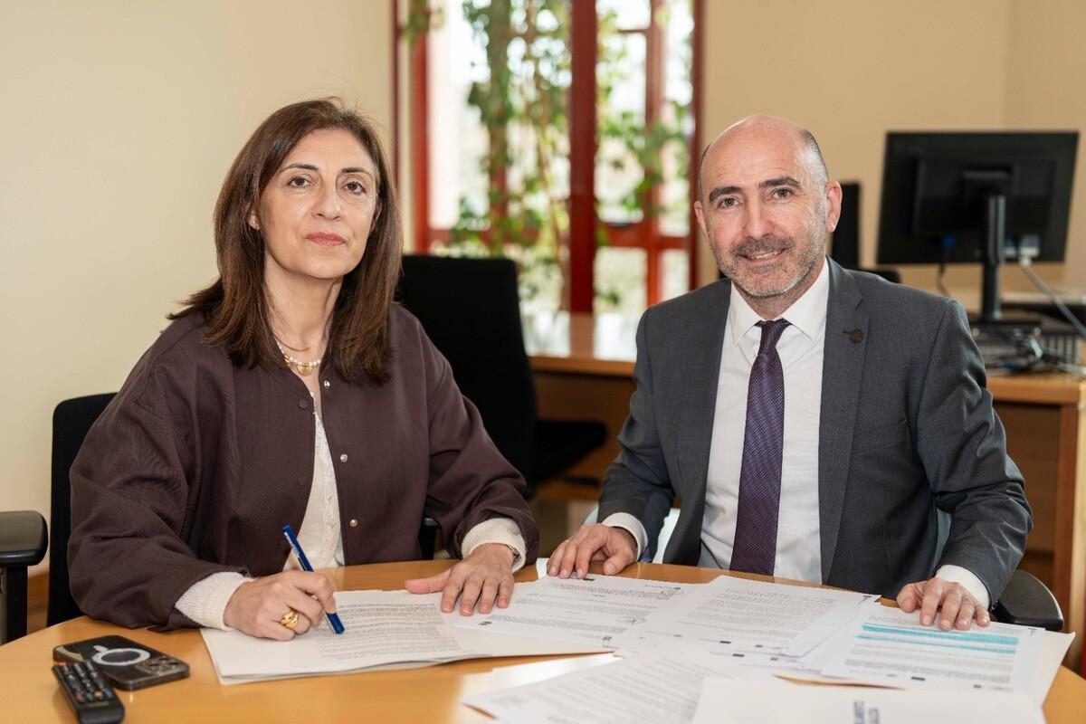La conselleira Ángeles Vázquez reunida con el líder del PP padronés, Ángel Rodríguez