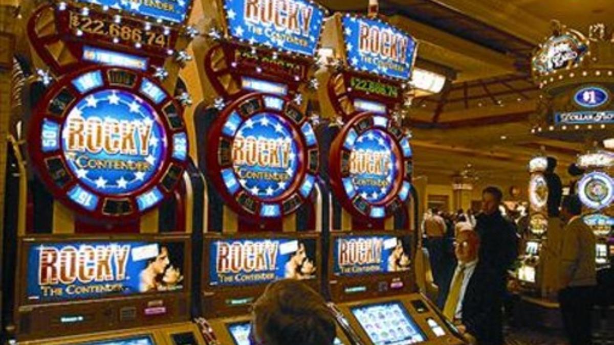 Máquinas tragaperras en un casino de Las Vegas.