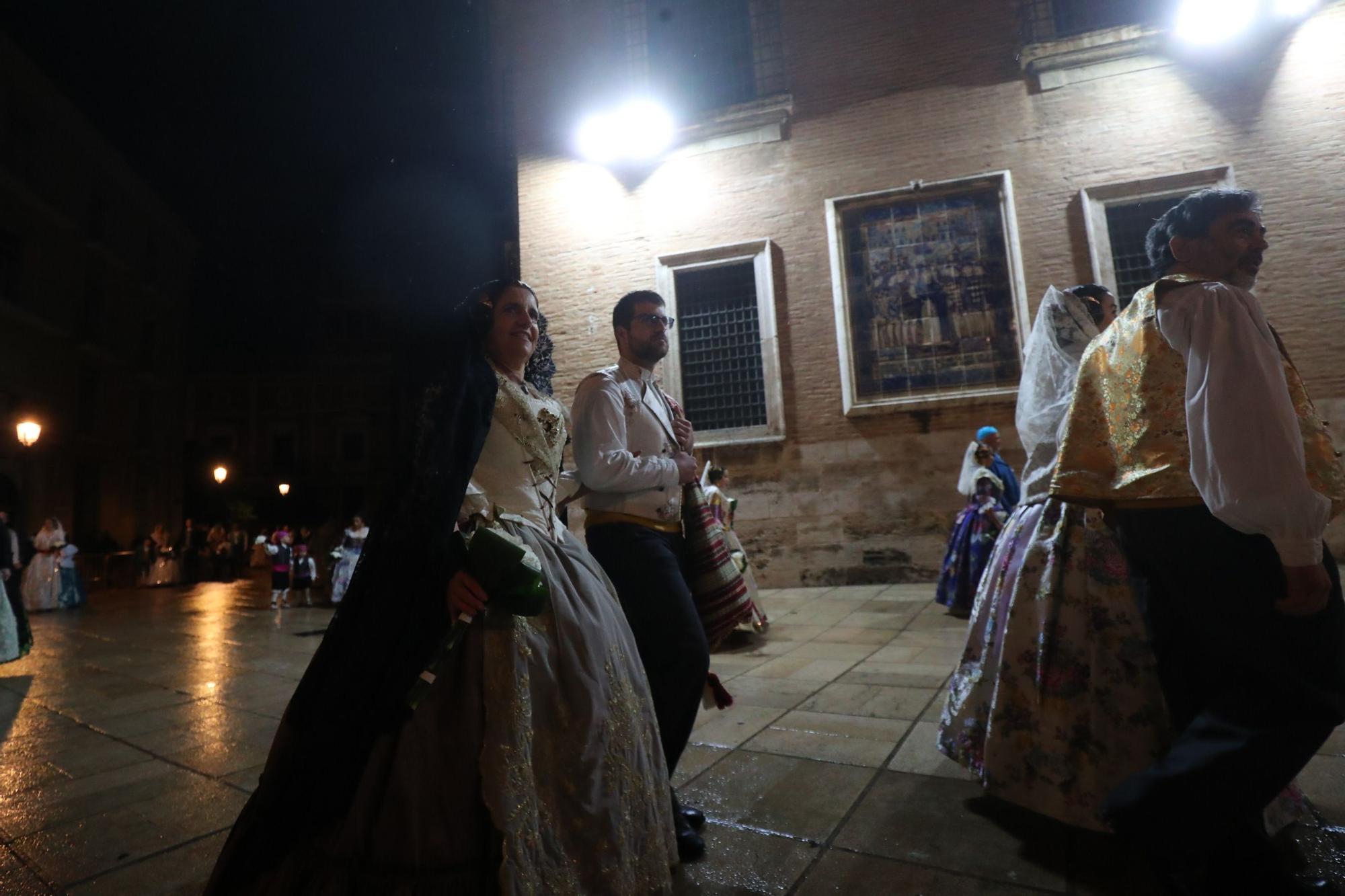 Búscate en el primer día de ofrenda por la calle de la Paz (entre las 21:00 a las 22:00 horas)