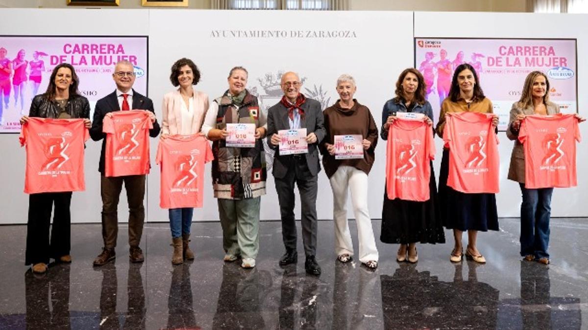 La presentación de la Carrera de la Mujer ha tenido lugar este martes en el Ayuntamiento de Zaragoza.