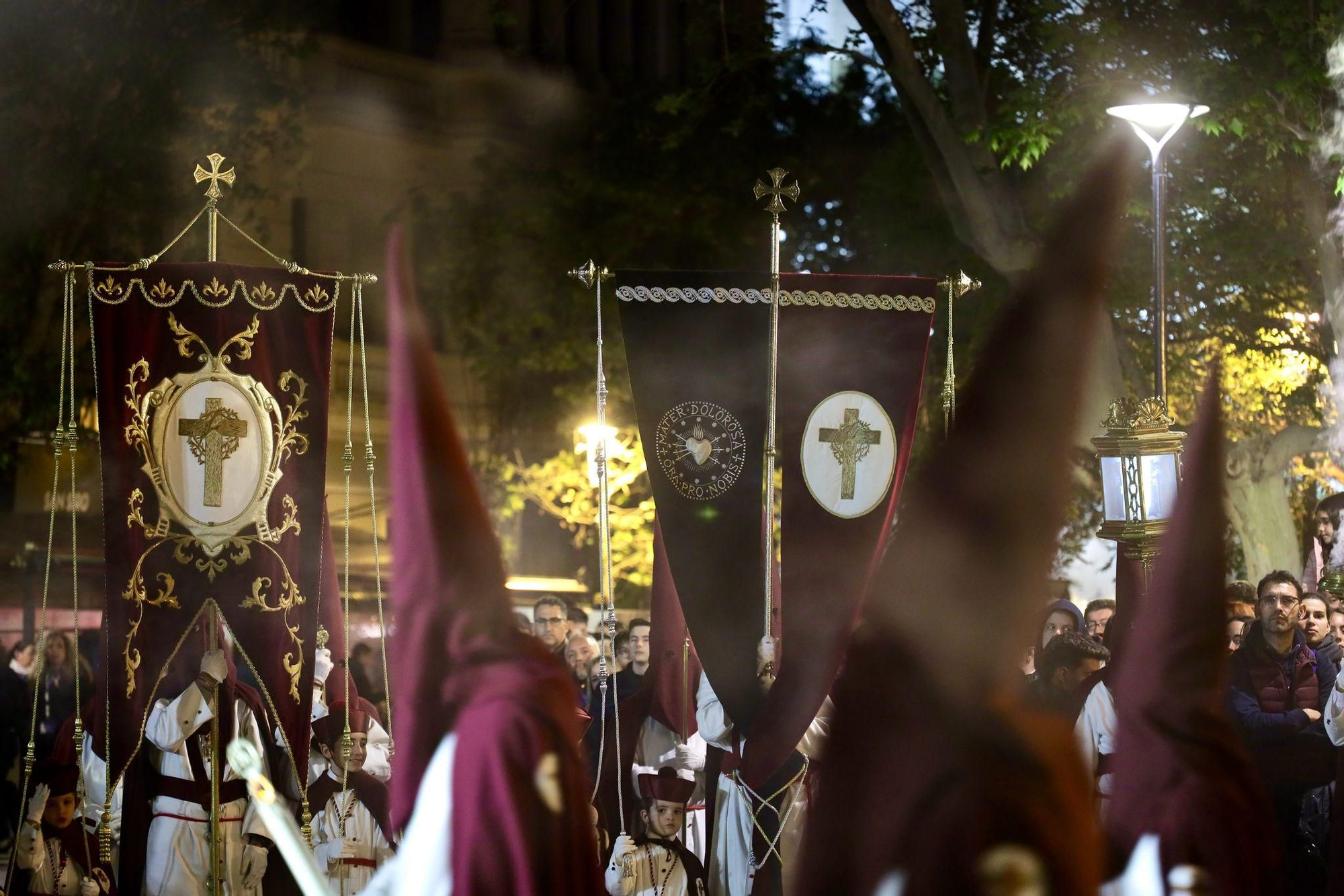 En imágenes | Zaragoza se conmueve con el 'Encuentro' de Jesús del Calvario y la Virgen de los Dolores