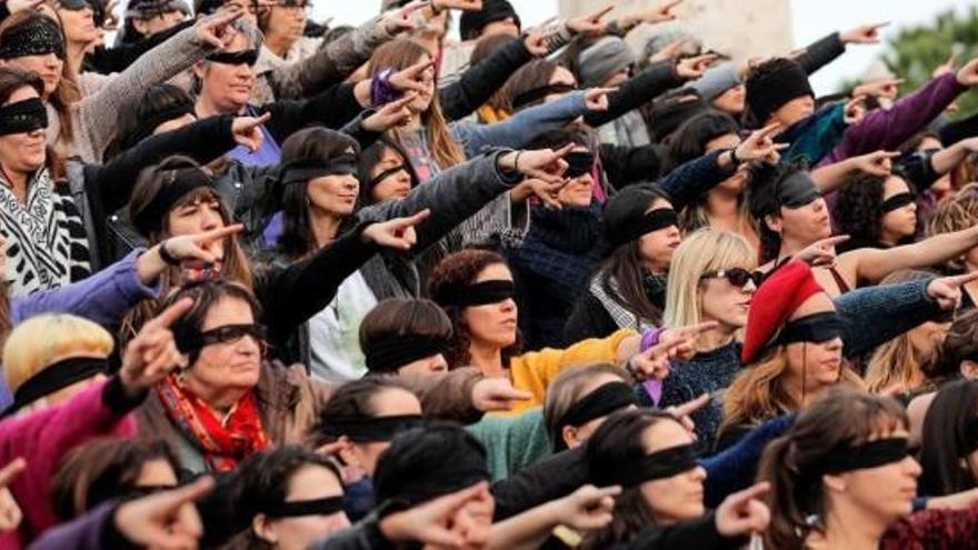 Acción de la Asamblea Feminista de Valencia contra las violaciones.