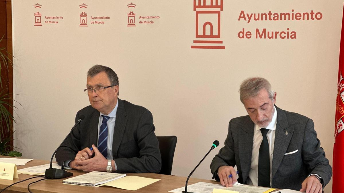 El Alcalde de Murcia, José Ballesta, ha presidido el Consejo de Administración de Aguas de Murcia este miércoles.