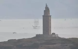 El Juan Sebastián de Elcano a su paso por A Coruña