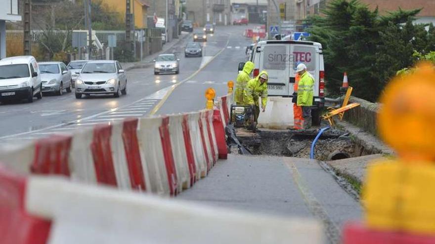 Obras de Acuaes en la carretera PO-308.