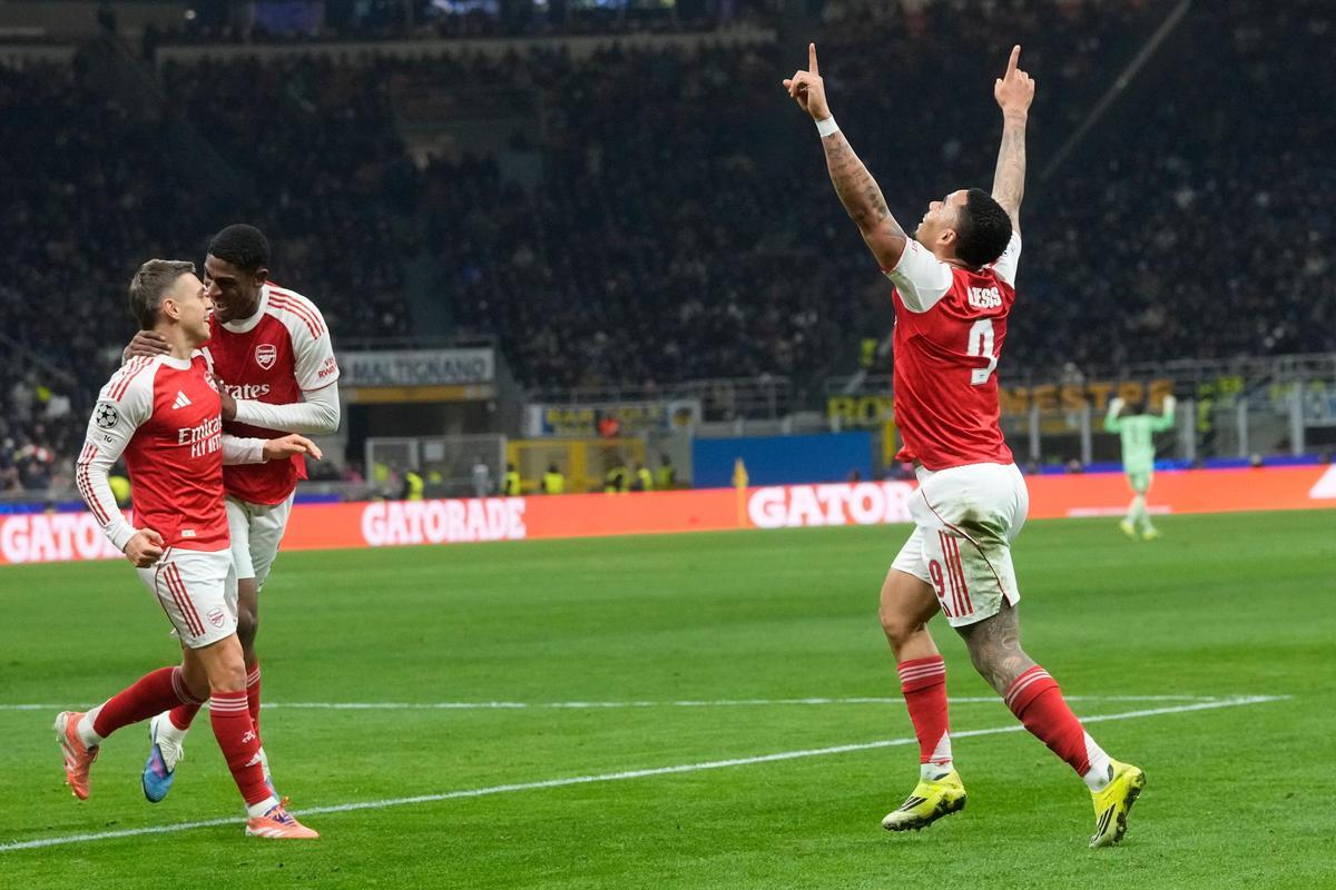 Gabriel Jesus celebra uno de sus goles